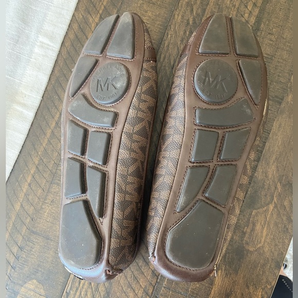 EUC michael Kors flats womens size 9.5, small scuff mark on right heel - Picture 3 of 5